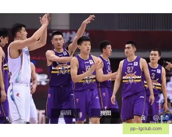 亚冠精英联赛精彩对决蔚山现代队展现强劲实力冲击冠军